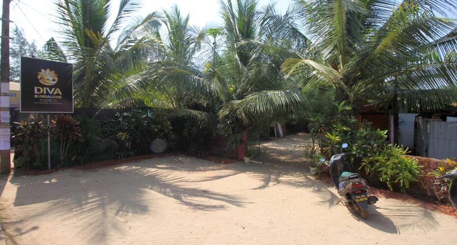 Classic Ocean View Huts, Goa 3